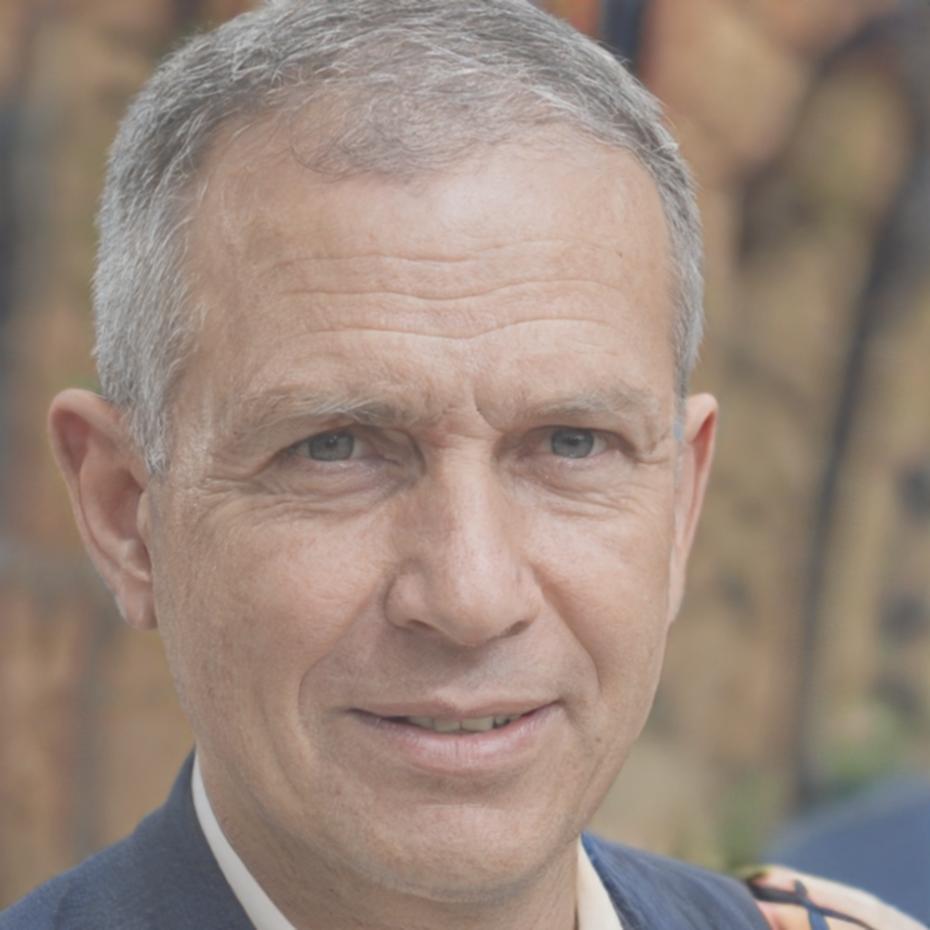 Professional headshot of Narong Thepprasit, Senior Futures Trading Instructor