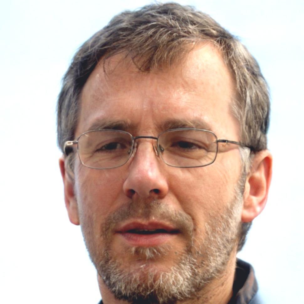 Siripong Wattana, lead futures trading instructor